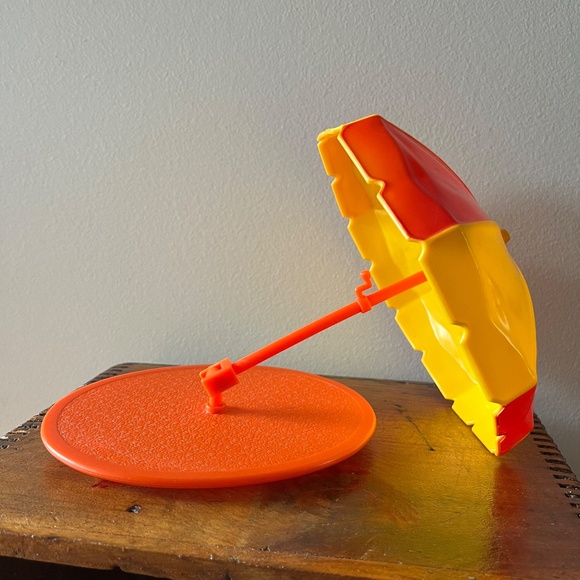 Vintage 70s Mattel Barbie Summer Umbrella & Patio Chairs - Picture 9 of 12